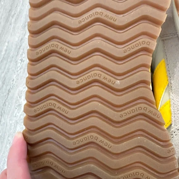 NWOT New Balance Women’s 7 237 Sea Salt Egg Yolk Yellow and White Sneakers - Picture 6 of 13